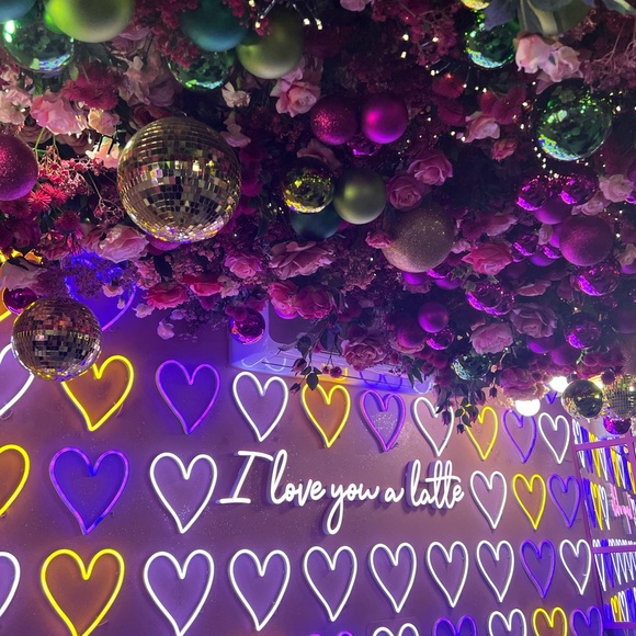 Meet your Posher, Nicole Lynn - Picture 1 of 1